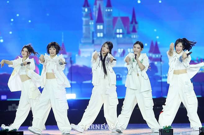 뉴진스 '무대가 제일 행복해!'[AAA 스페셜 포토]