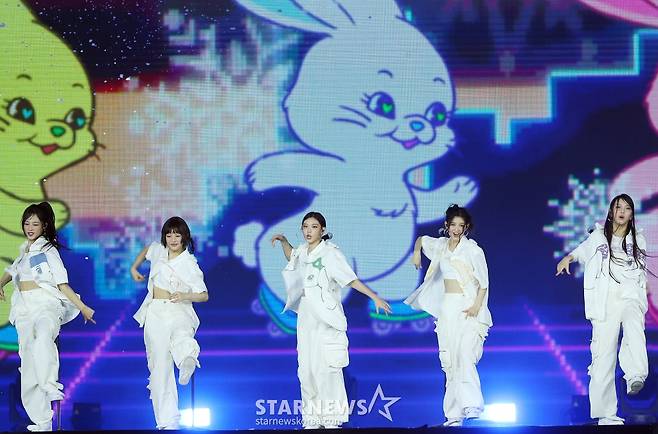 뉴진스 '무대가 제일 행복해!'[AAA 스페셜 포토]