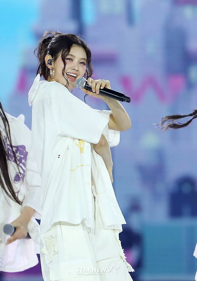 뉴진스 다니엘 '웃는 모습이 제일 예뻐'[AAA 스페셜 포토]