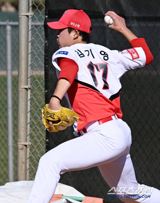 15일(한국시간) 미국 애리조나 투손에 위치한 KIA 타이거즈 스프링캠프. 임기영이 투구하고 있다. 애리조나(미국)=정재근 기자 cjg@sportschosun.com/2023.2.15/