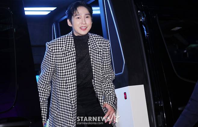 배우 박성훈이 9일 오후 서울 중구 동대문디자인플라자에서 진행된 넷플릭스 시리즈 '오징어 게임 시즌2' 핑크카펫에 참석하고 있다.  '오징어 게임 시즌2'는 복수를 다짐하고 다시 돌아와 게임에 참가하는 '기훈'(이정재)과 그를 맞이하는 '프론트맨'(이병헌)의 치열한 대결, 그리고 다시 시작되는 진짜 게임을 담은 이야기다. 오는 26일 공개. 2024.12.9 /사진=김창현 chmt@