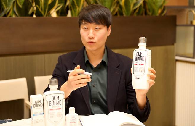 김익현 동아제약 브랜드 매니저가 검가드에 대해 설명하고 있다 . 사진=천옥현 기자