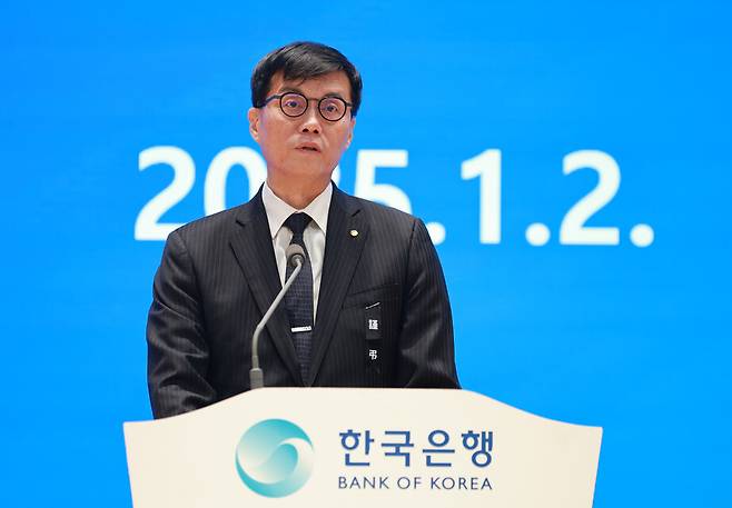 이창용 한국은행 총재가 2일 오전 서울 중구 한국은행 별관1층 대강당에서 열린 ‘2025년 시무식’에서 연설하고 있다. 한국은행 제공