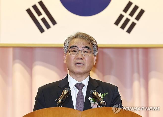 취임사하는 조한창 헌법재판관