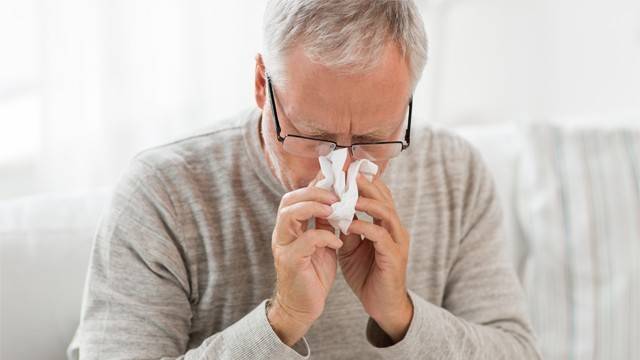 맑은 콧물은 감기 또는 비염으로 인해 발생하는 경우가 많다ㅣ출처: 게티이미지뱅크