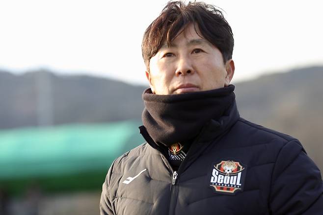3일 GS챔피언스파크에서 펼쳐진 FC서울 팀 훈련이 진행되는 동안 선수들을 지켜보는 김기동 감독