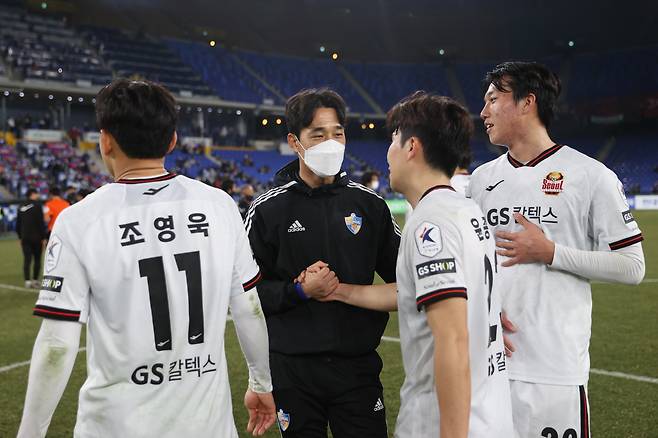 울산문수축구경기장/ K리그1/ 울산현대축구단 vs FC서울/ 울산 박주영/ 인사/ 사진 김정수