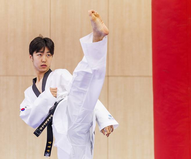 <yonhap photo-3143=""> 파리 올림픽 태권도 남자 -58kg 출전 박태준 (진천=연합뉴스) 황광모 기자 = 2024 파리올림픽 태권도 -58kg에 출전하는 박태준이 25일 오전 충북 진천 대한체육회 진천선수촌 태권도장에서 열린 2024 파리올림픽 태권도 미디어데이에서 발차기를 하고 있다. 2024.6.25 hkmpooh@yna.co.kr/2024-06-25 12:38:21/ <저작권자 ⓒ 1980-2024 ㈜연합뉴스. 무단 전재 재배포 금지, AI 학습 및 활용 금지></yonhap>