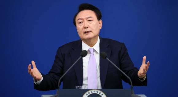 3일 고위공직자범죄수사처(공수처)가 윤석열 대통령의 체포영장을 집행하기 위해 관저로 진입한 가운데, 윤 대통령이 조사받게 될 때 구금될 것으로 보이는 서울구치소 식단이 화제를 모으고 있다. 사진은 윤석열 대통령. [사진=대통령실사진기자단]