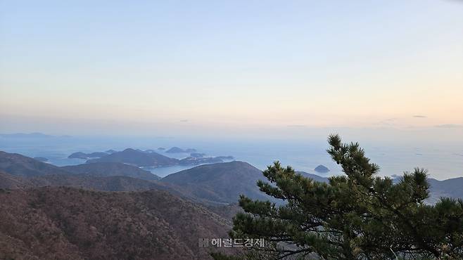 한려해상국립공원으로 전망이 뛰어난 남해군 금산