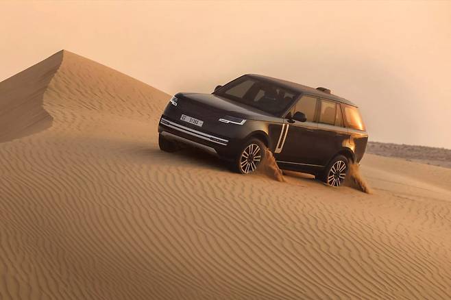 테스트 중인 레인지로버 일렉트릭 프로토타입