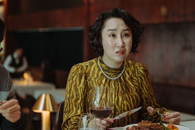 배우 김국희는 자신이 맡은 오길자 역이 상식적이지 않은 인물이다 보니 악행을 고백하는 장면에 대해서 구체적으로 상상하는 게 힘들었다고 밝혔다. 그는 "제 마음이 너덜너덜해지다 보니 오길자의 마음까지 이해하려고 노력하지 않았다"고 말했다. 쿠팡플레이 제공