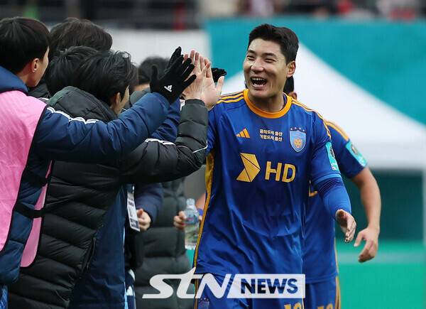 30일 서울 마포구 상암월드컵경기장에서 열린 2024 하나은행 코리아컵 결승전 포항스틸러스와 울산 HD FC의 경기, 울산 주민규가 골을 넣고 기뻐하고 있다. 사진┃뉴시스