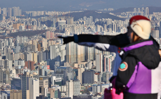 서울 남산에서 바라본 시내 아파트 단지. 2024.12.31 연합뉴스