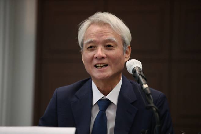 (서울=뉴스1) 이승배 기자 = 강성두 영풍 사장이 지난해 9월 27일 서울 중구 프레스센터에서 고려아연 경영권 분쟁에 대한 입장을 밝히고 있다. 2024.9.27/뉴스1  Copyright ? 뉴스1. All rights reserved. 무단 전재 및 재배포,  AI학습 이용 금지. /사진=(서울=뉴스1) 이승배 기자