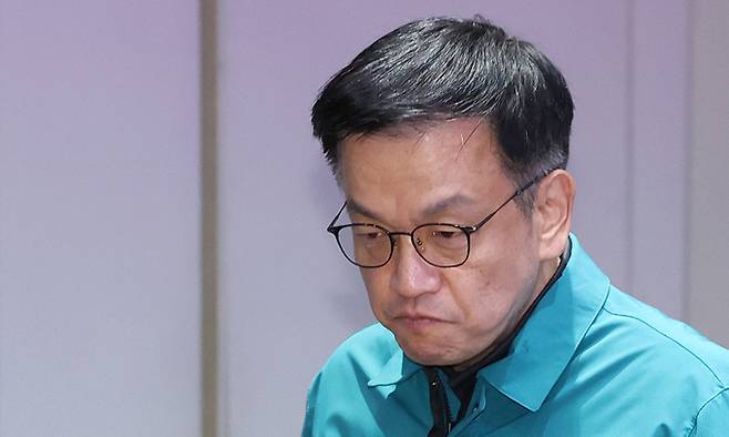 최상목 대통령 권한대행 부총리 겸 기획재정부 장관이 지난 4일 정부서울청사에서 열린 제주항공 여객기 사고 중앙재난안전대책본부(중대본) 회의에 참석하고 있다. 대통령실통신사진기자단