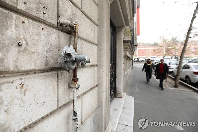 에너지난 시달리고 있는 이란의 한 건물 가스관  [AFP=연합뉴스 자료사진]