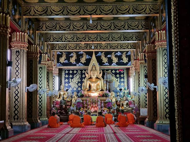 태국 치앙마이의 불교 사찰. 종교는 없지만 무안공항 희생자들의 영혼과 유족들을 위로하고 한국을 위해 기도했다. /손관승 제공