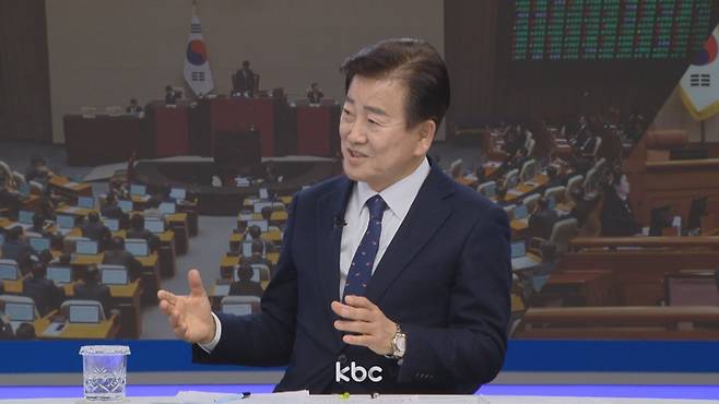 ▲ KBC 창사 30주년 신년기획대담 '한국 정치의 길을 묻다'에 출연한 정동영 더불어민주당 의원&nbsp;