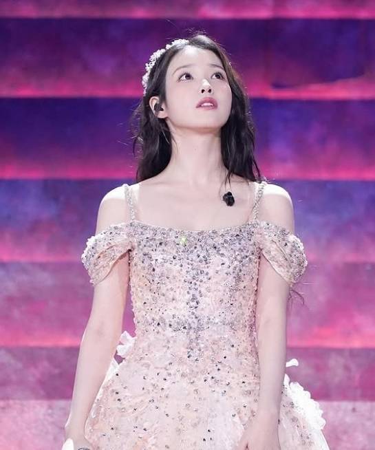 [아이유 인스타그램]