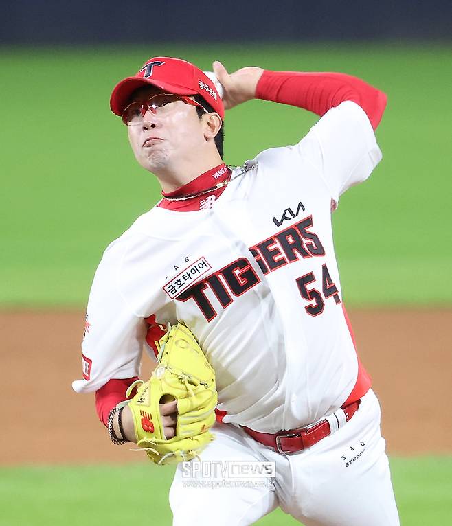 ▲ 2025년 시즌을 정상적으로 보내면 FA 자격을 얻는 양현종은 이제 종신 타이거즈맨을 향한 FA 계약을 앞두고 있다. ⓒ곽혜미 기자