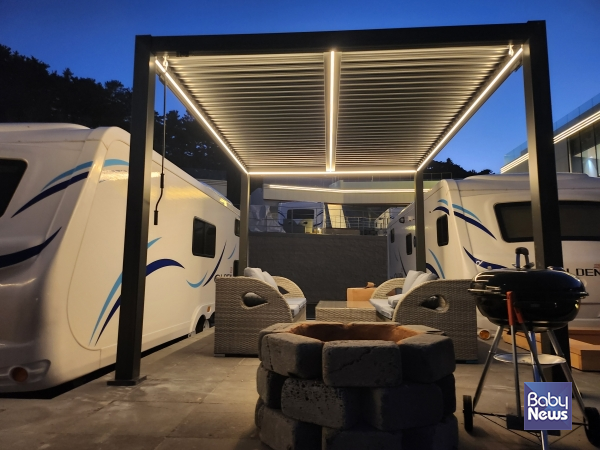 개인용 바비큐 시설과 히노끼탕을 갖춘 카라반동의 모습. ⓒ올덴리조트