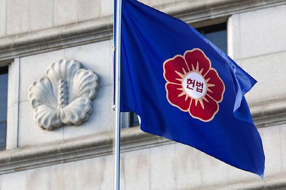 윤석열 대통령 측이 헌법재판소가 보낸 탄핵심판 서류 수령을 거부하고 있는 가운데 23일 헌법재판소가 당사자가 수령하지 않아도 송달 효력이 발생한다는 입장을 밝혔다. 사진은 이날 헌법재판소의 모습. 2024.12.23 [사진=연합뉴스]