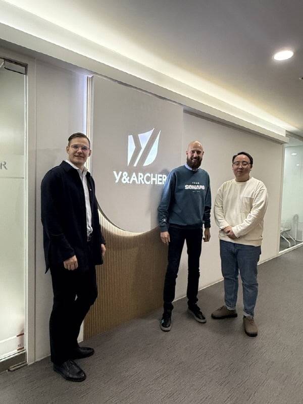 왼쪽부터, 리투아니아 대사관 Andrius Sankauskas 상무관, Sonaro Tomas Urbonas 대표, 와이앤아처 김현수 이사