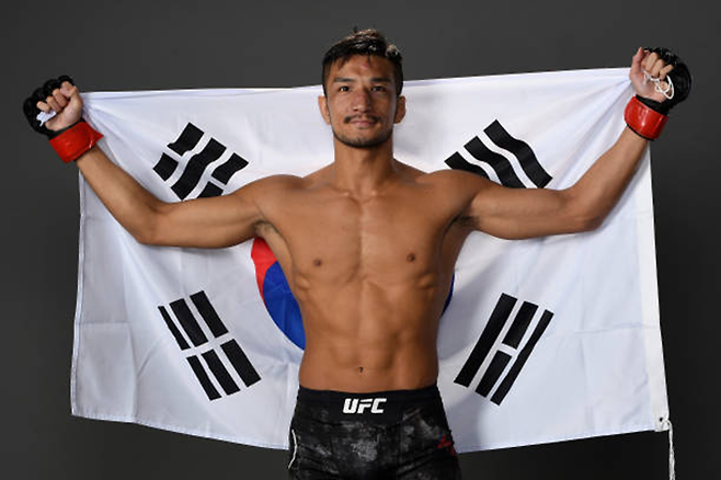 강경호 2019년 8월 UFC 241 기념 촬영. 사진=TKO