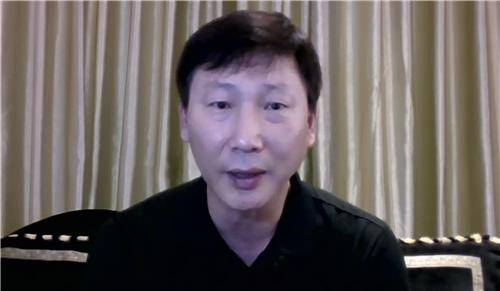 화상 인터뷰하는 김상식 감독 [화상 인터뷰 캡처. 재판매 및 DB 금지]