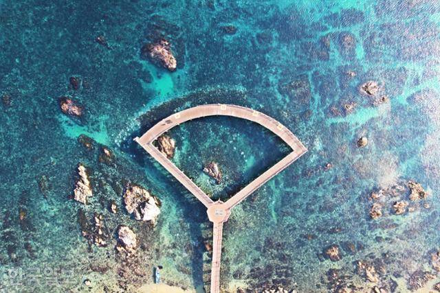 삼사해상산책로 바다는 세상의 모든 푸른색을 버무린 듯 찬란하다.