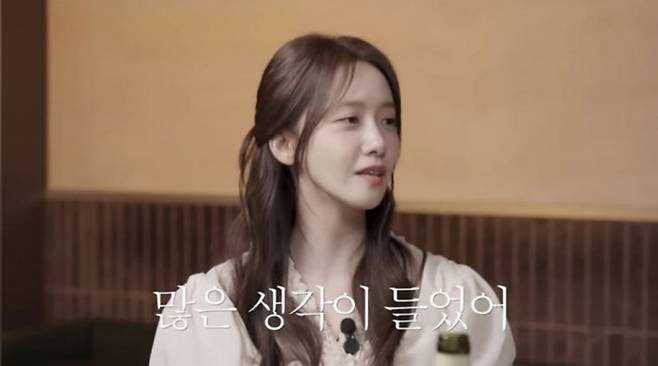 혜리 유튜브에 출연한 윤아가 혼자 여행을 갔던 일화를 소개했다./사진=혜리 유튜브 캡처