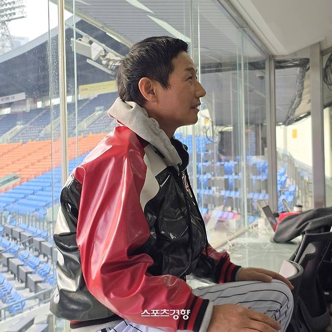 염경엽 LG 감독이 8일 서울 잠실야구장 기자실에서 신년 기자회견을 하고 있다. 이두리 기자
