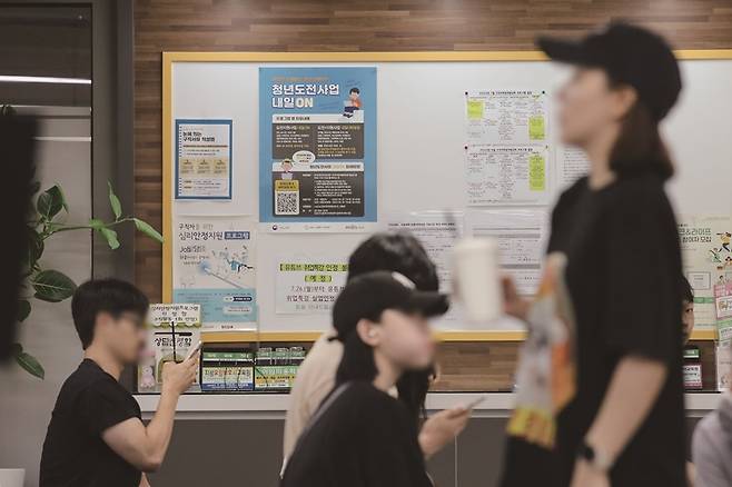 신조어로 젊은 세대의 현실을 엿볼 수 있다.[사진｜뉴시스]