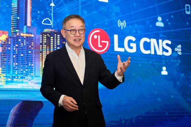 LG CNS CEO 현신균 사장이 9일 서울 여의도 콘래드호텔에서 열린 기업공개(IPO) 기자간담회에서 발표를 하고 있는 모습. (사진=LG CNS)