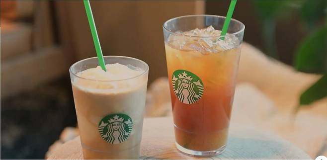 This image, captured from Starbucks Coffee Japan's official website, shows the biodegradable plastic straws that Starbucks Japan plans to introduce this year.