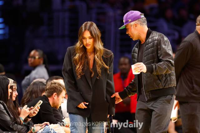 할리우드 배우 제시카 알바(왼쪽), 캐시 워렌 부부 / 게티이미지코리아