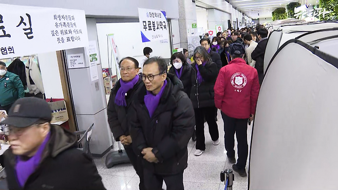 지난 3일, 무안국제공항을 찾은 이태원 참사 유가족들 모습.&nbsp;