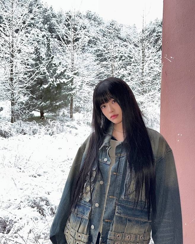 안유진. SNS 캡처