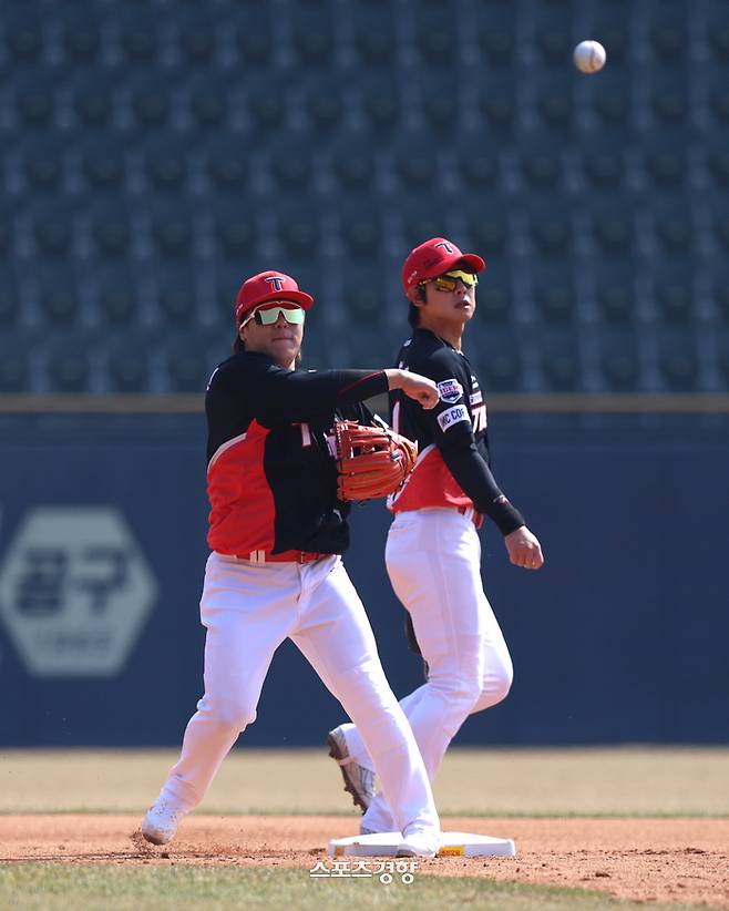 KIA 2루수 김선빈과 유격수 박찬호. KIA 타이거즈 제공