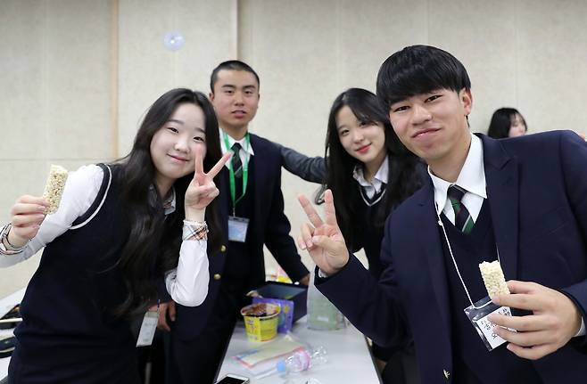 세종서 만난 한일 고교생들 세종시를 찾은 일본 고교생들이 9일 한국 고교생들과 만나 즐거운 시간을 보내고 있다. [촬영 한종구 기자]