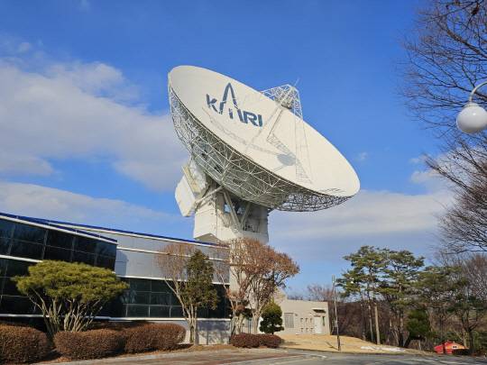 국내 최대 규모의 심우주지상안테나로, 주 반사판의 지름이 35m에 달한다.