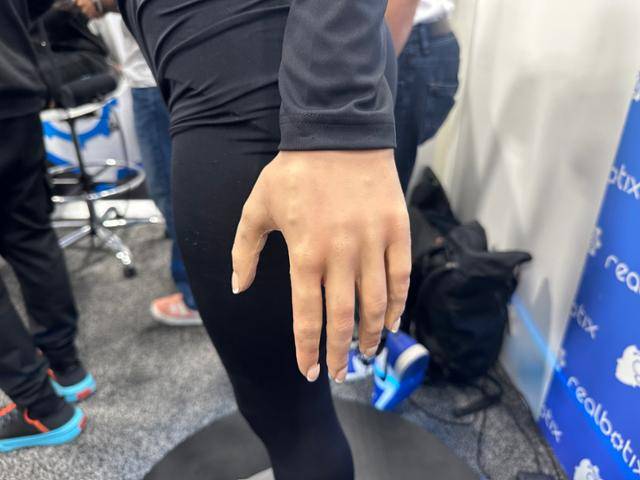 미국 로봇 제조사 리얼보틱스가 만든 휴머노이드 인공지능 로봇 '아리아'의 손. 실리콘으로 제작됐다. 라스베이거스=이서희 특파원