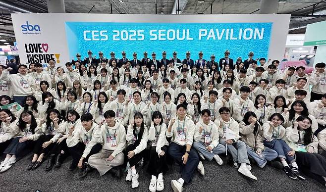 CES 2025에 참여한 서울통합관 구성원들 / 출처=SBA