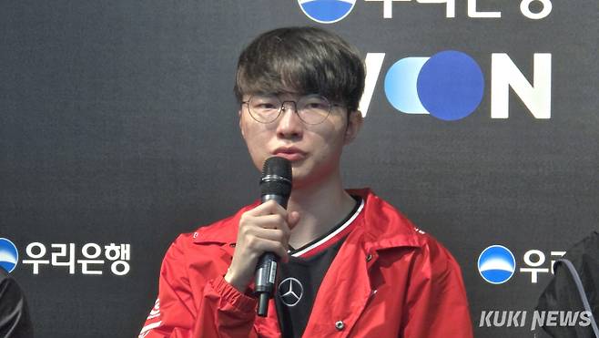 ‘페이커’ 이상혁이 10일 서울 종로구 롤파크 LCK 아레나에서 취재진과 만나 인터뷰하고 있다. 김영건 기자