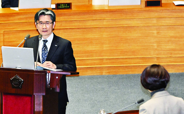 오동운 고위공직자범죄수사처장이 9일 ‘윤석열 대통령 위헌적 비상계엄 선포 내란 혐의’ 관련 국회 본회의 긴급현안질의에 참석해 답변하고 있다. 이병주 기자