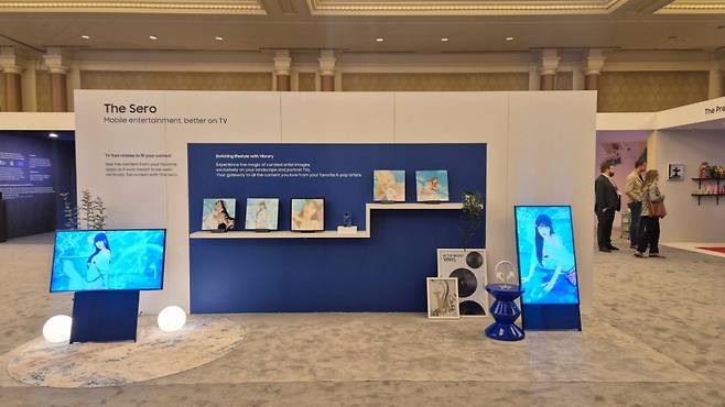 AI가 생성하고 큐레이션한 K팝 콘텐츠를 삼성TV로 감상한다/사진제공=바이브존