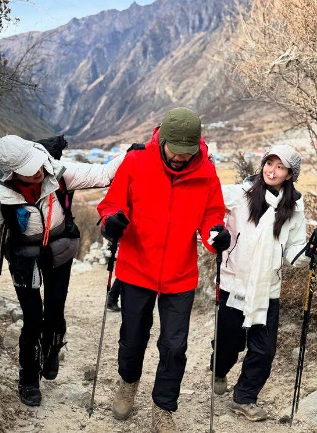 [서울=뉴시스] 이시영(왼쪽부터), 노홍철, 권은비. (사진=이시영 인스타그램 캡처) 2025.01.10. photo@newsis.com  *재판매 및 DB 금지