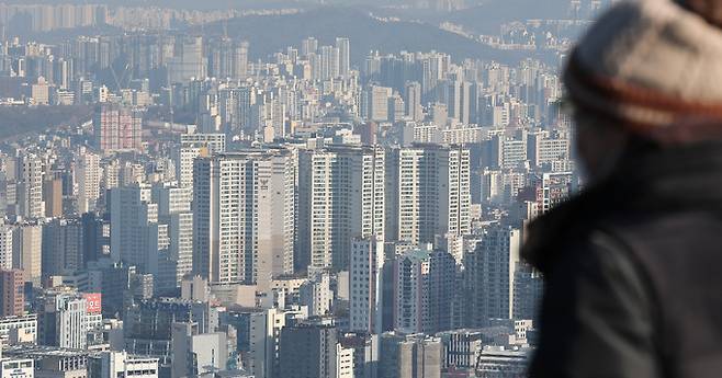 서울 남산에서 바라본 아파트 단지 모습. 뉴스1