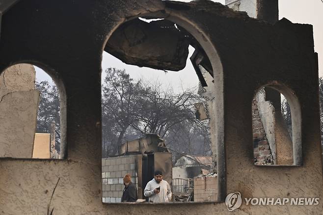 산불로 초토화된 LA 알타데나 지역 [AP=연합뉴스. 재판매 및 DB 금지]